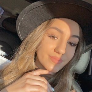 Meet your Posher, Shelby